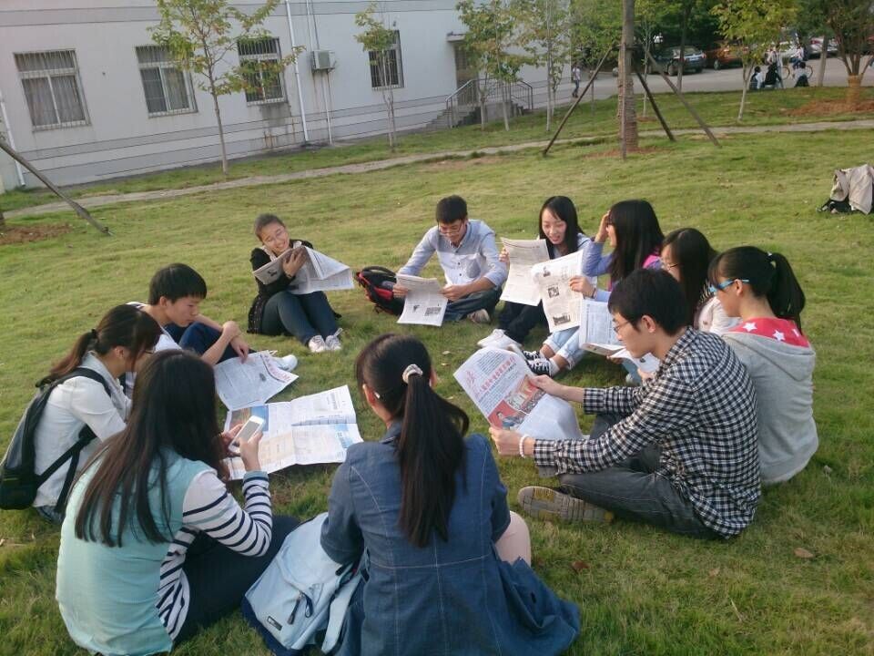 我院2012级党支部学习贯彻十八届四中全会精神